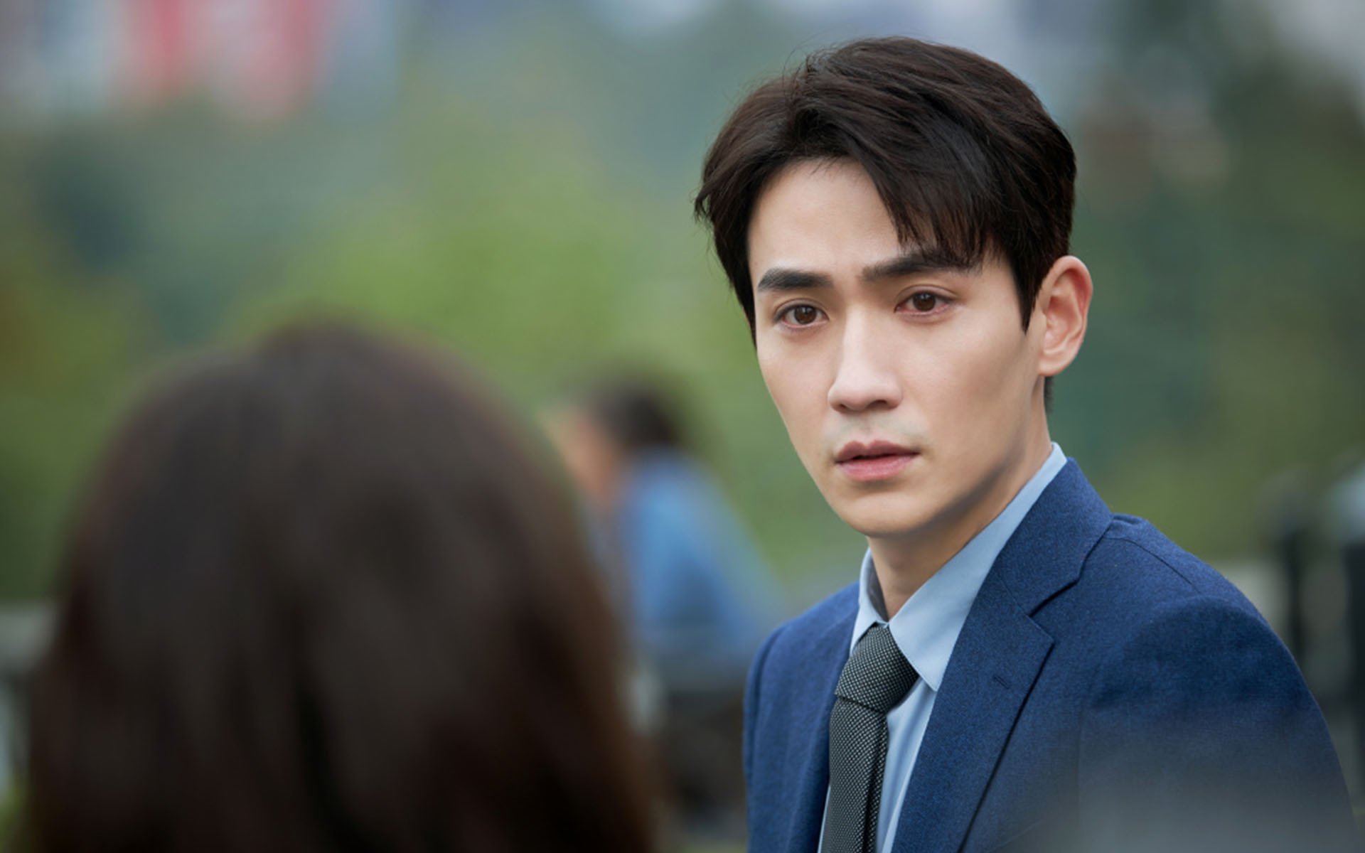 爱游戏体育app-球员团结应对意外，女足比赛惊险不断，女足险胜