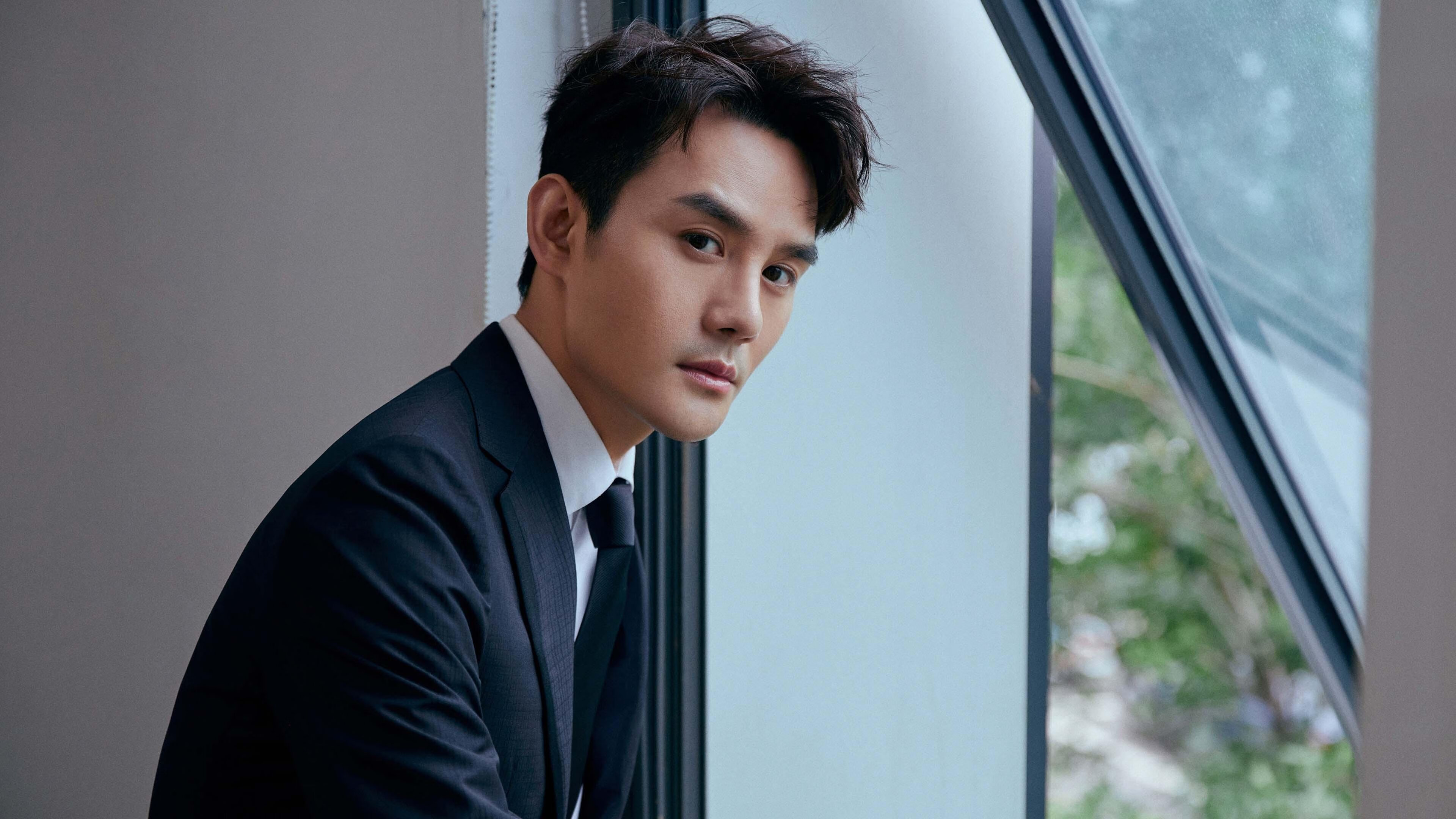 AYX GAMING-隆斯客场战胜劲旅，成功夺得三分，隆利斯男装是品牌吗