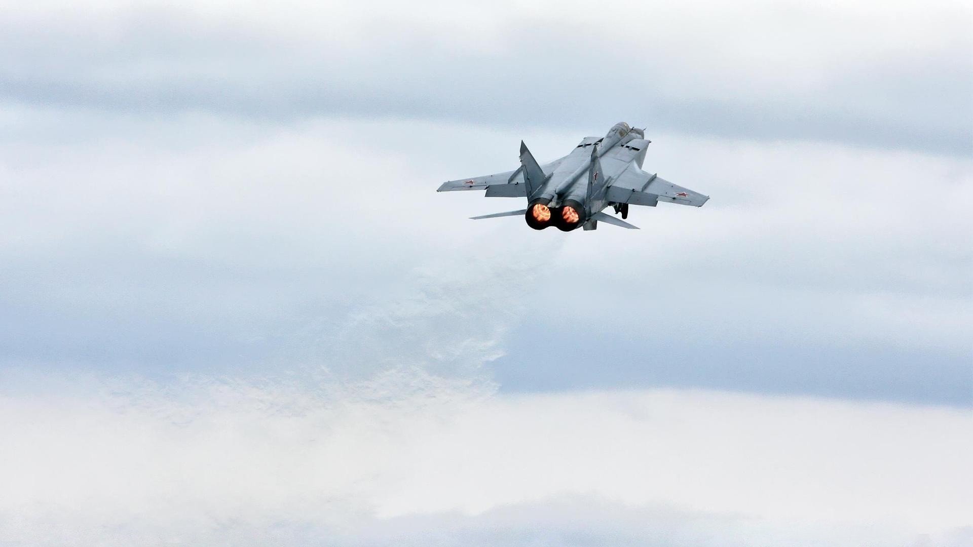 AYX官网-五大联赛季中俱乐部体测与训练负荷是否科学搭配，五大联赛俱乐部工资排名