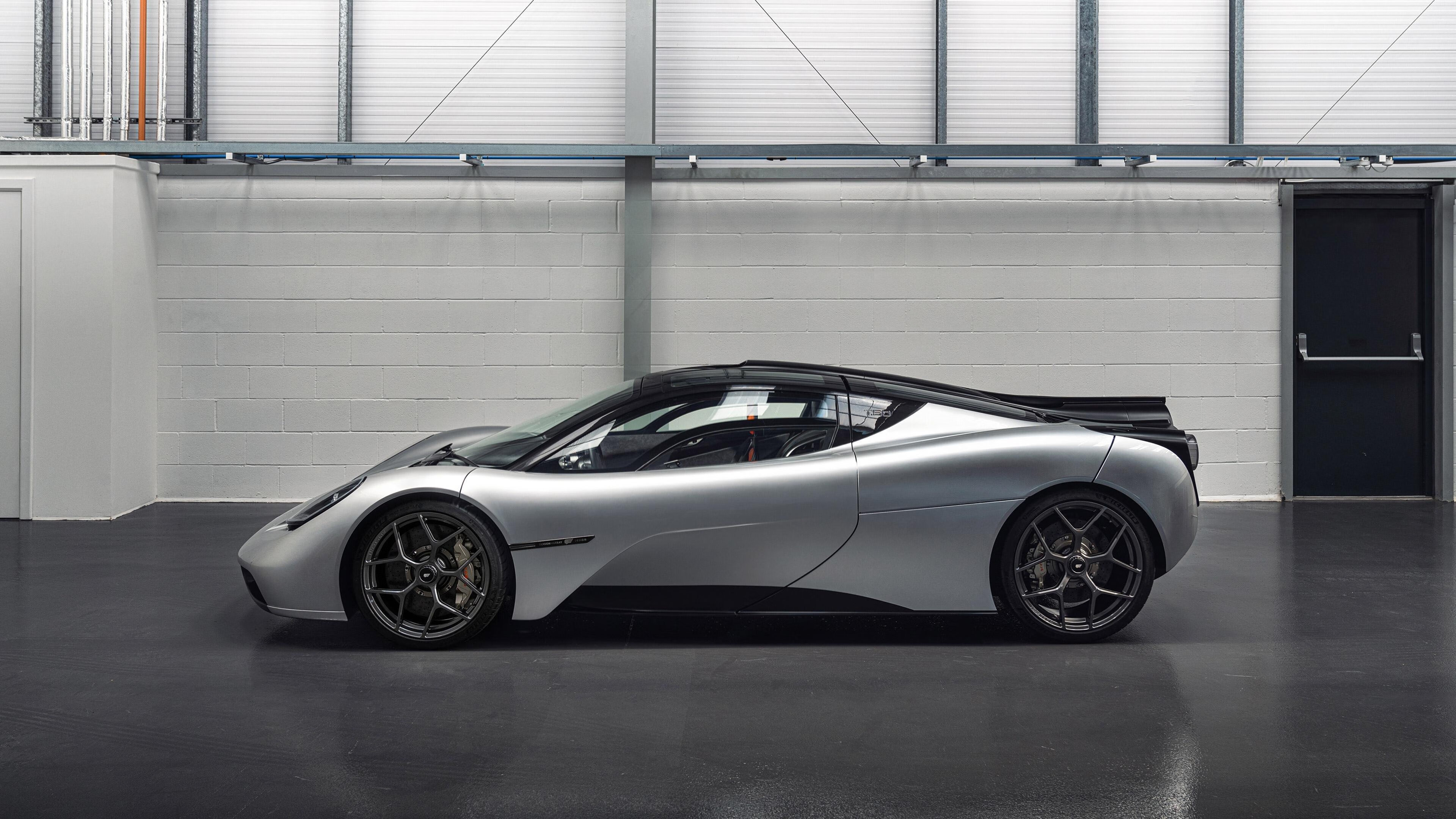 罗马高位逼抢限制对手中场串联,罗马 中场