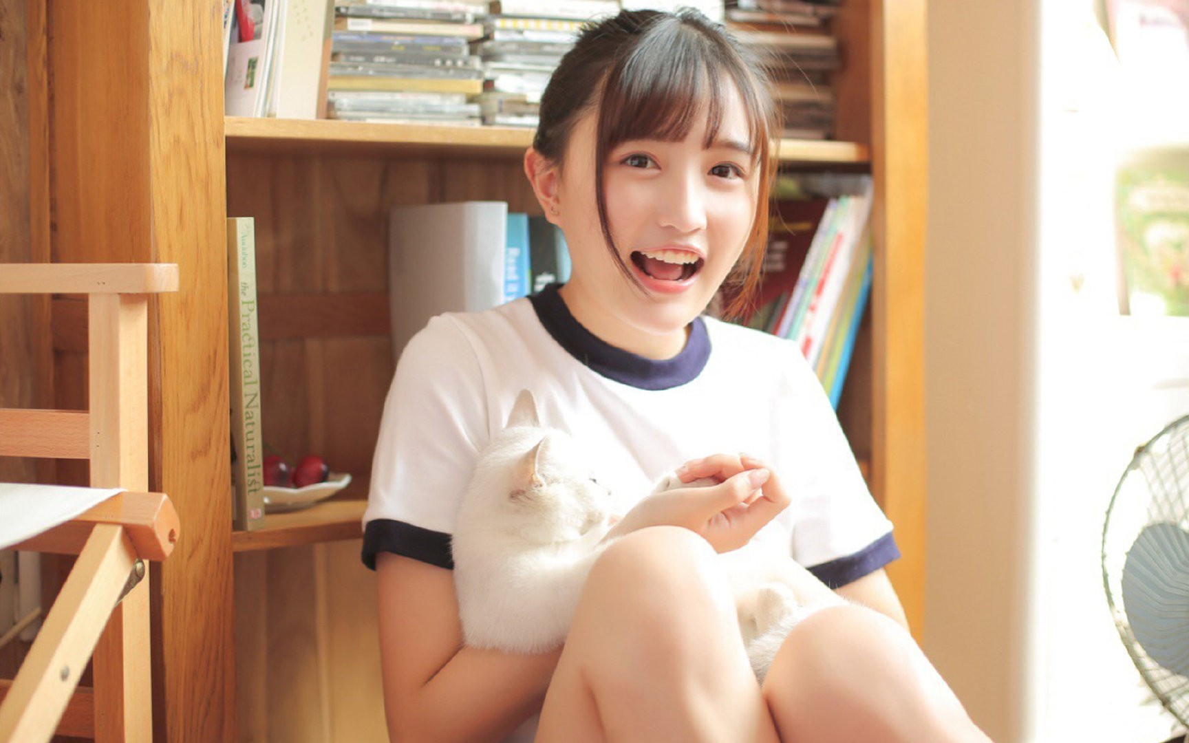 女子仰泳表现稳定,后程冲刺有力,女子仰泳出发